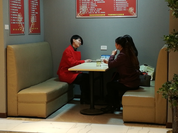 【博進裝飾】恭賀金色河畔丁先生開工大吉！喜迎東城國際母女送來錦旗！